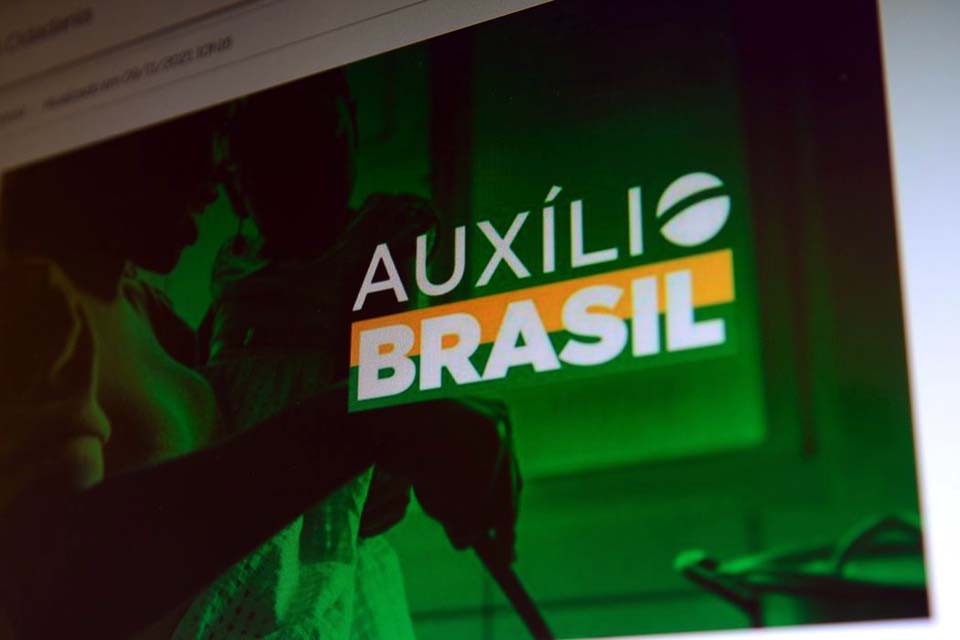 Caixa paga Auxílio Brasil a beneficiários com NIS final 7