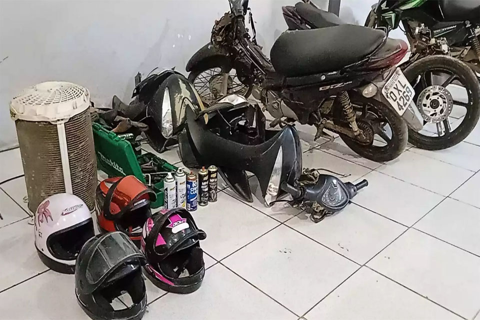 Bando é preso desmanchando motos em vila de apartamentos na zona leste