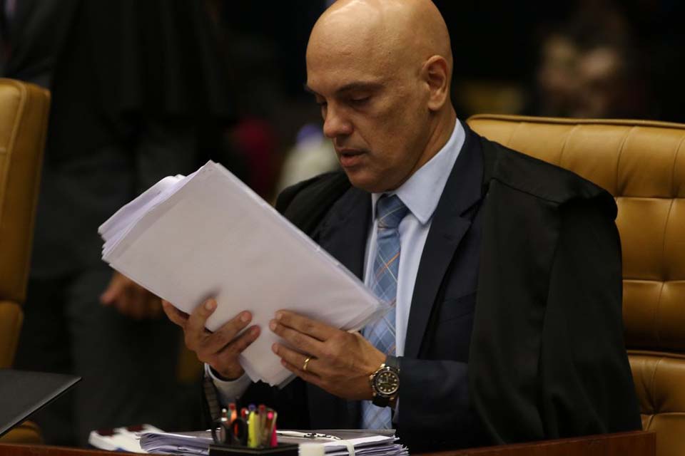 Moraes volta a determinar que deputado use tornozeleira eletrônica