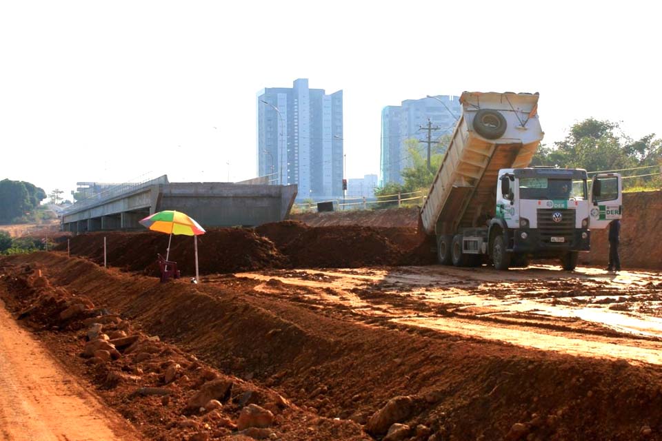 Frentes de serviço do DER trabalham em ritmo acelerado no municipio