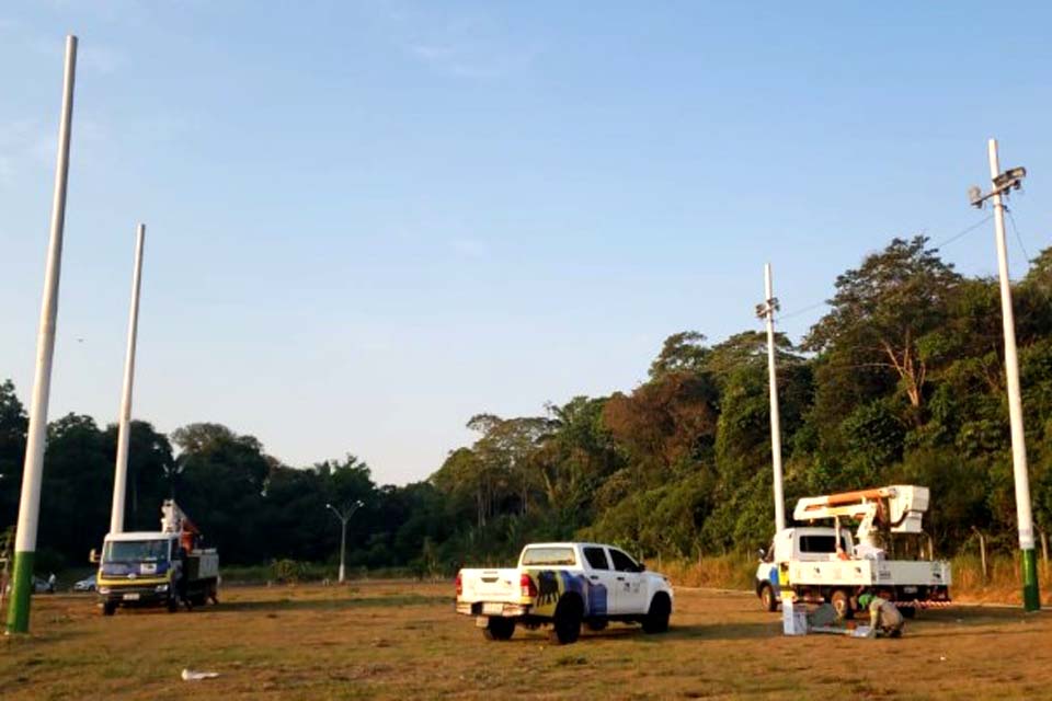 Prefeitura de Porto Velho ilumina quadras de vôlei e campo de futebol