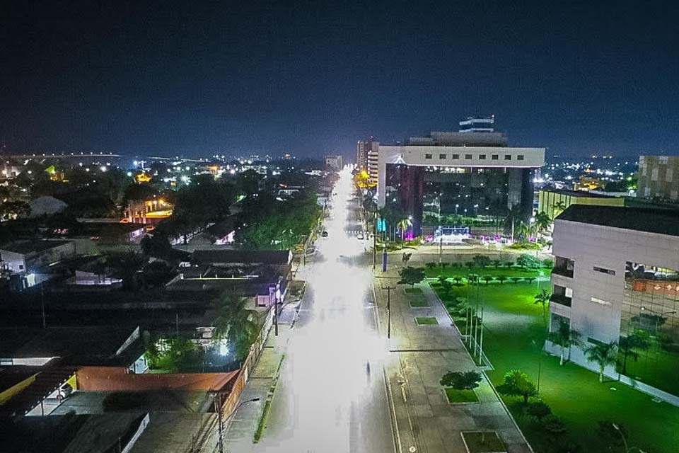 Em Porto Velho, Avenida Calama ganha iluminação pública diferenciada