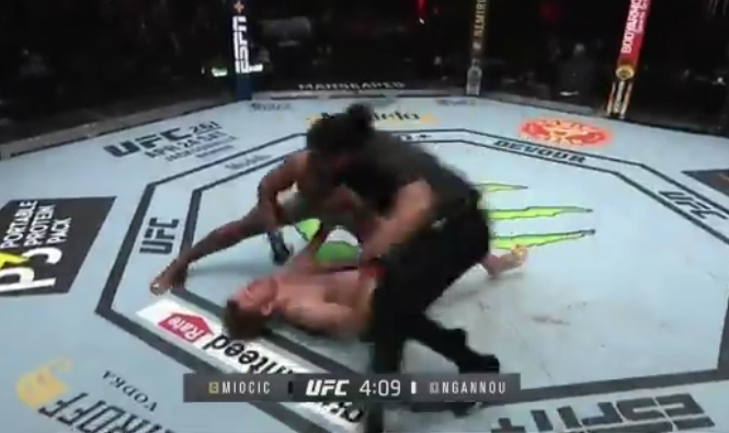 VÍDEO - Francis Ngannou aplica nocaute em Stipe Miocic no UFC 260