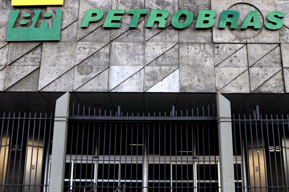 Petrobras tem lucro líquido de US$ 8,8 bilhões no 3º trimestre