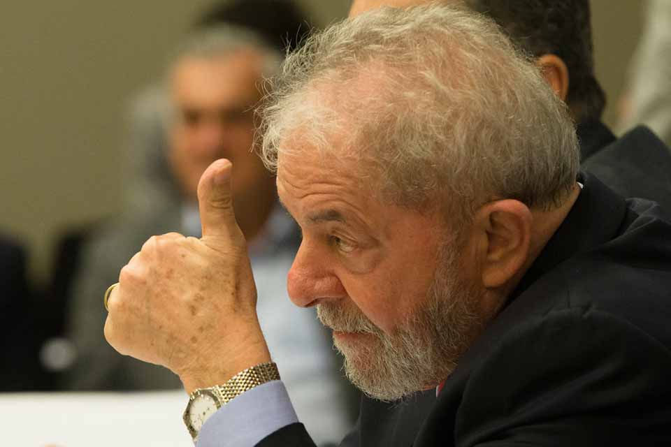 PT discute participação de siglas aliadas em campanha de Lula