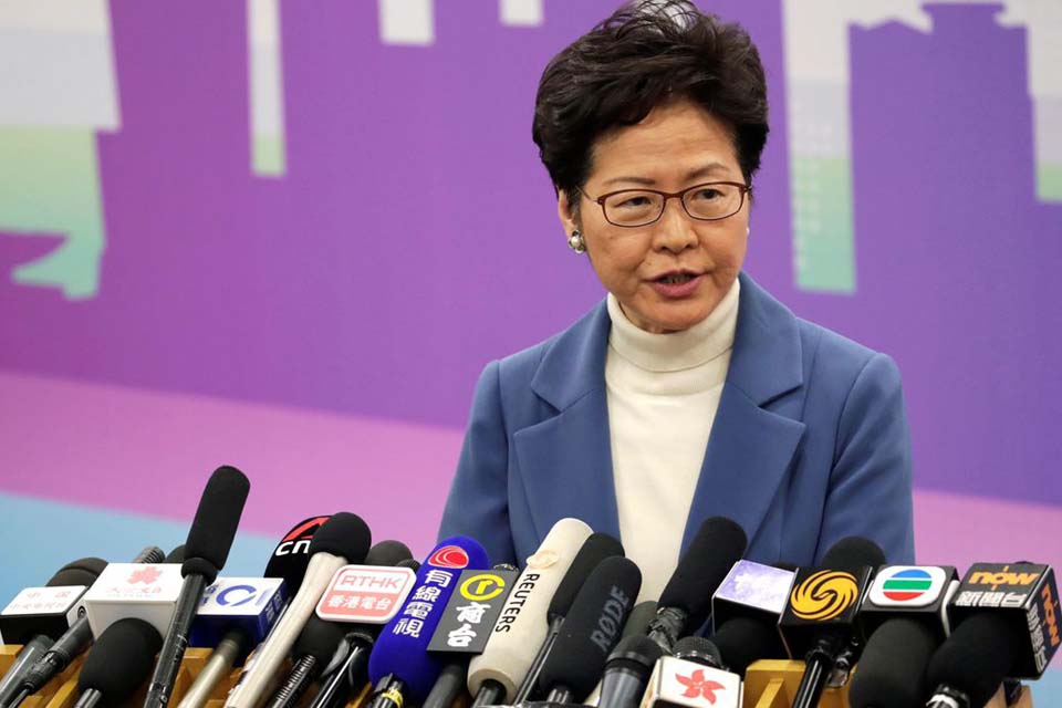 Hong Kong adia eleição por um ano após vetar candidatos opositores