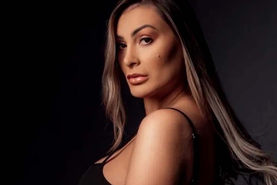 Andressa Urach comenta sexo com clientes fedidos: 'Dá o sabonete na mão deles'