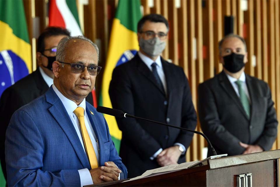 Brasil pode colaborar com Suriname no setor do petróleo, diz ministro