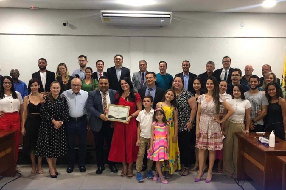 Juíza da Comarca de Pimenta Bueno recebe homenagem da Câmara Municipal