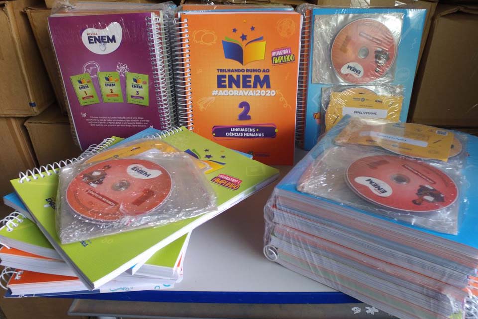 Livros e materiais pedagógicos são distribuídos para escolas da Rede Estadual de Ensino de Rondônia