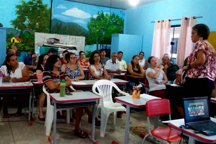 Professores da Escola José Veríssimo participam de formação pedagógica realizada pela Semec