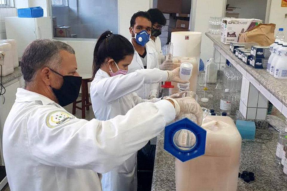 Universidade Federal de Rondônia está produzindo 5 mil litros de álcool em gel para enfrentamento da pandemia