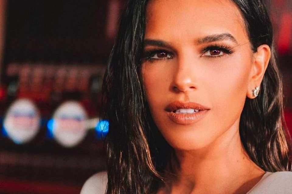 Mariana Rios nega romance com cantores e conta história de atriz que a menosprezou no passado