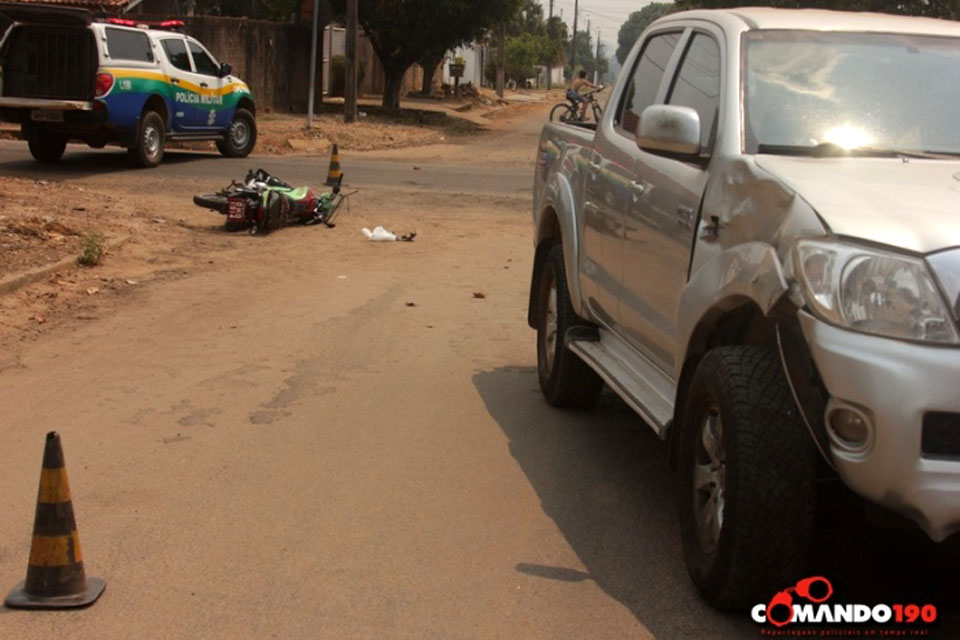 Mototaxista morre em acidente envolvendo moto e caminhonete
