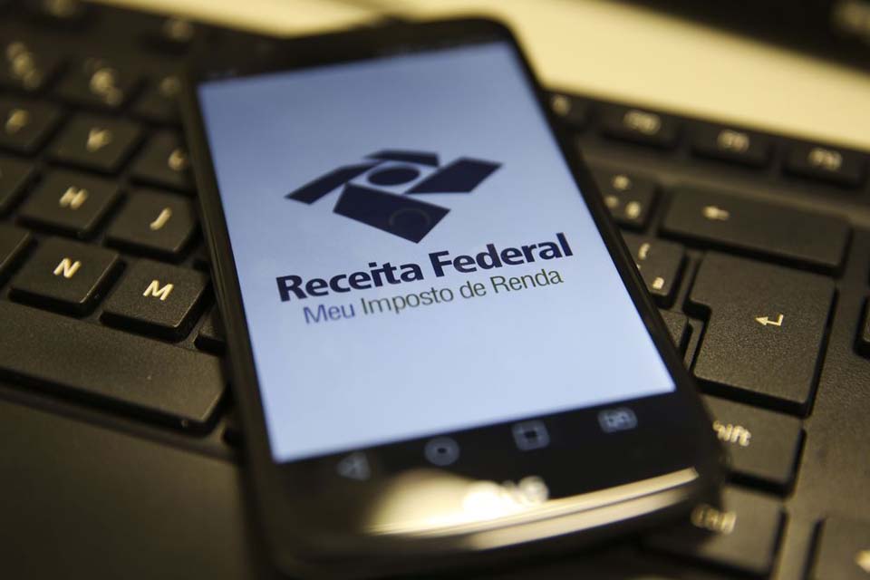 Receita paga hoje lote residual de restituições do IRPF 2021