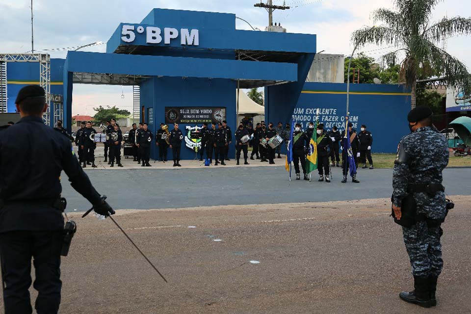 Estatísticas contra o crime e homenagens marcam a formatura do 27º aniversário do 5º Batalhão de Polícia Militar