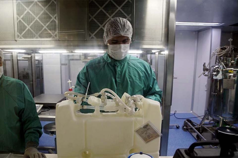 Fiocruz recebe na quarta insumos para produzir 5,2 milhões de doses