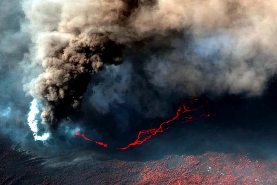 La Palma: lava aumenta e especialistas temem abertura de nova boca