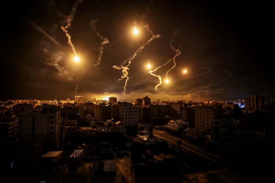 Israel fará pausas humanitárias de 4 horas por dia na Faixa de Gaza