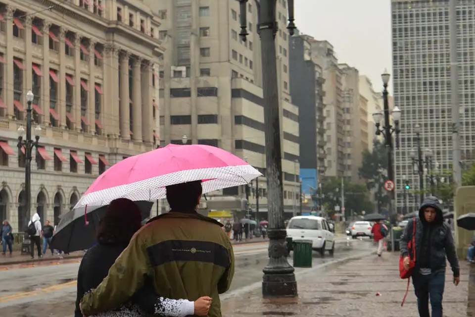 Capital paulista pode ter dia mais frio do ano nesta terça-feira