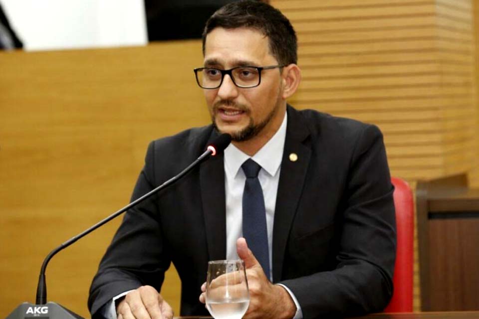 Deputado Anderson cobra informações do governo sobre disponibilização de EPSIs para servidores do DETRAN em atividade ao público