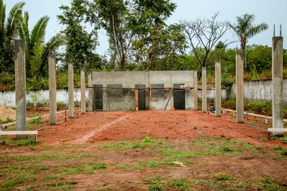 Obra de construção do Barracão do Viveiro Municipal segue em ritmo acelerado