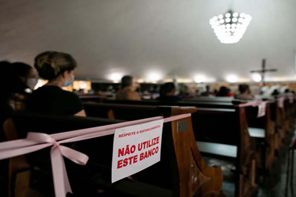 Em novo decreto, prefeito libera celebrações religiosas em todas as igrejas e templos