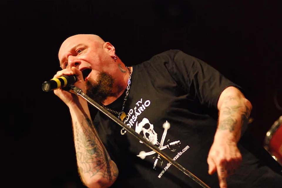 Paul Di’Anno, ex-vocalista do Iron Maiden, morre aos 66 anos