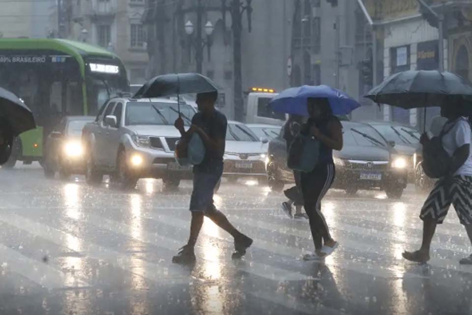 Fim de semana será de chuva em quase todo o país