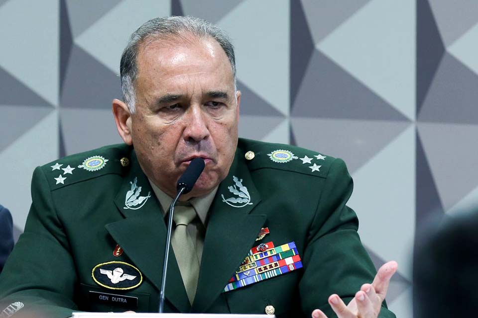 General Dutra nega negligência na retirada de acampamento do QG