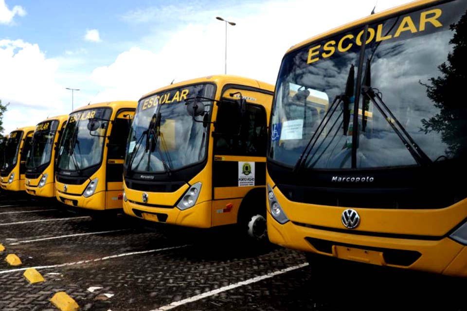 Porto Velho: Semed faz revisão periódica dos novos ônibus guardados no pátio do shopping