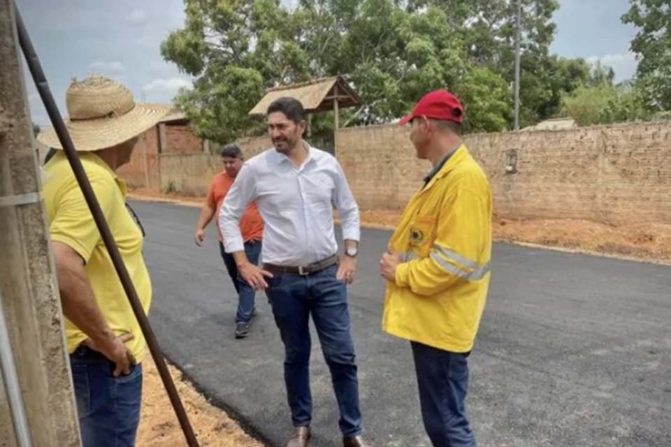 Secretaria Municipal de Obras atende pedido do vereador Márcio Pacele e pavimenta bairro bairro Rosalina de Carvalho