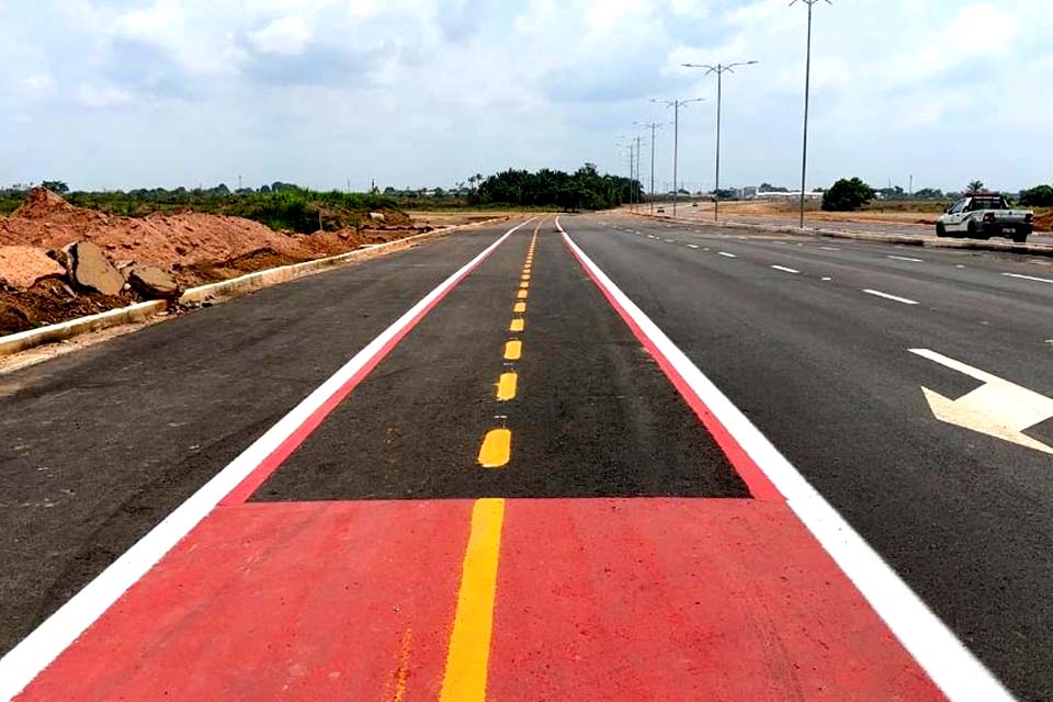 Secretaria Municipal de Trânsito de Porto Velho conclui pintura da sinalização horizontal da avenida Santos Dumont 