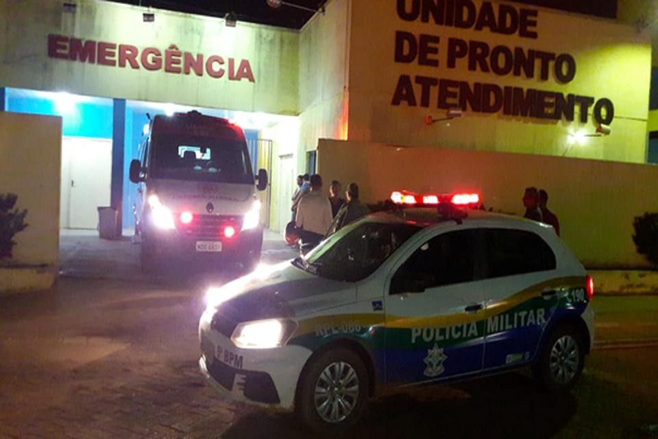 Dois jovens são esfaqueados durante tentativa de roubo 