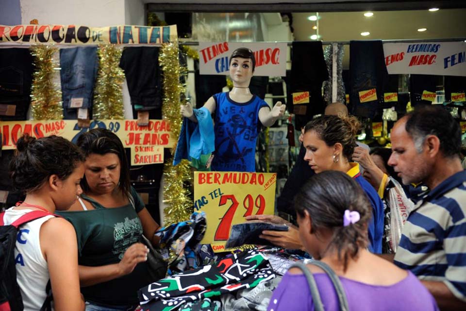 Vendas no comércio crescem 0,6% de agosto para setembro, diz IBGE