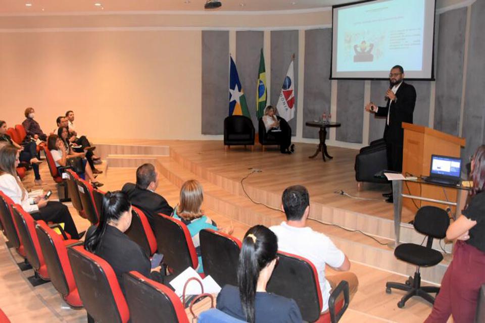 TCE-RO destaca gestão cooperativa durante palestra em evento nacional das ouvidorias do SUS