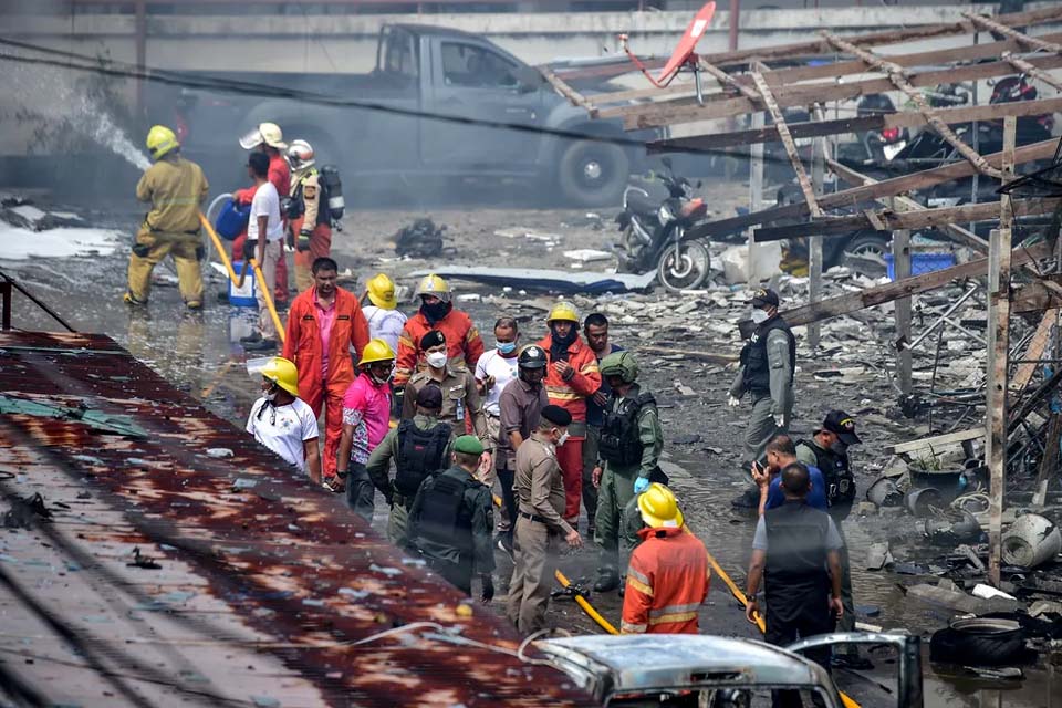 Carro-bomba explode perto de complexo policial na Tailândia