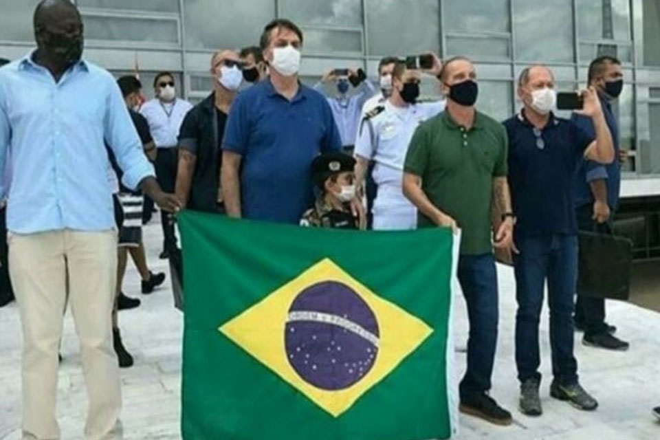 Coronel Chrisostomo participa de manifestação no DF ao lado de Bolsonaro