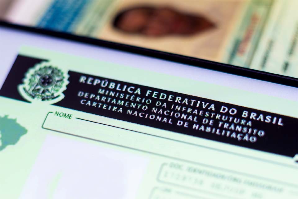 TST estabelece regras para bloqueio de CNH e cartões de crédito de devedor