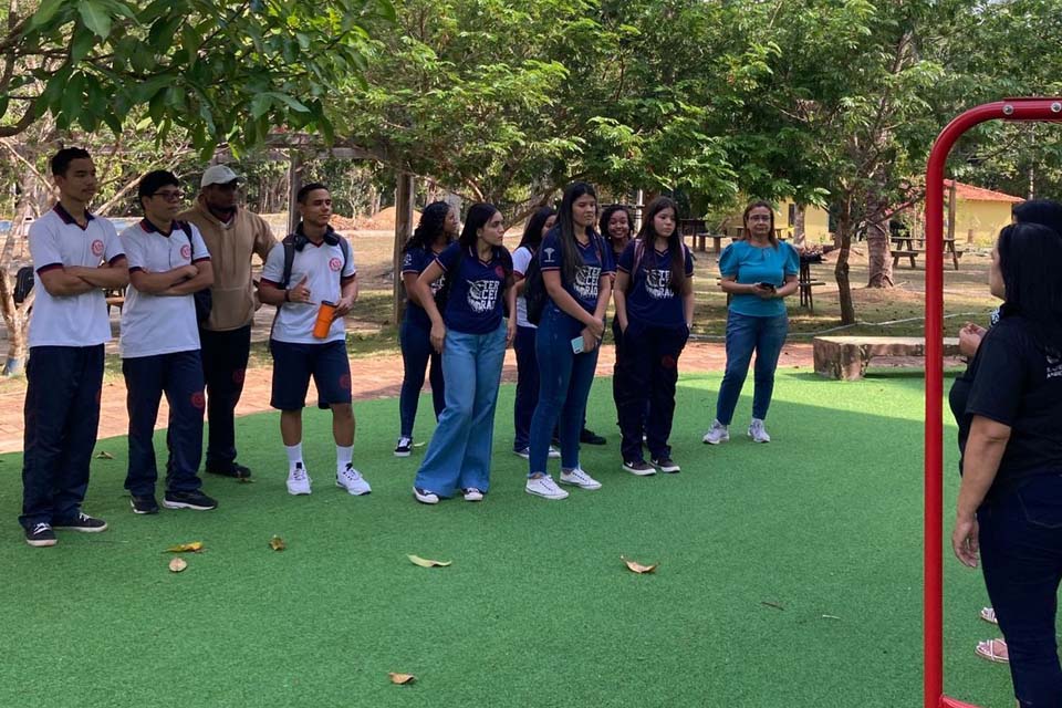 Alunos participam de atividades no Parque Natural através do projeto Guardiões do Meio Ambiente