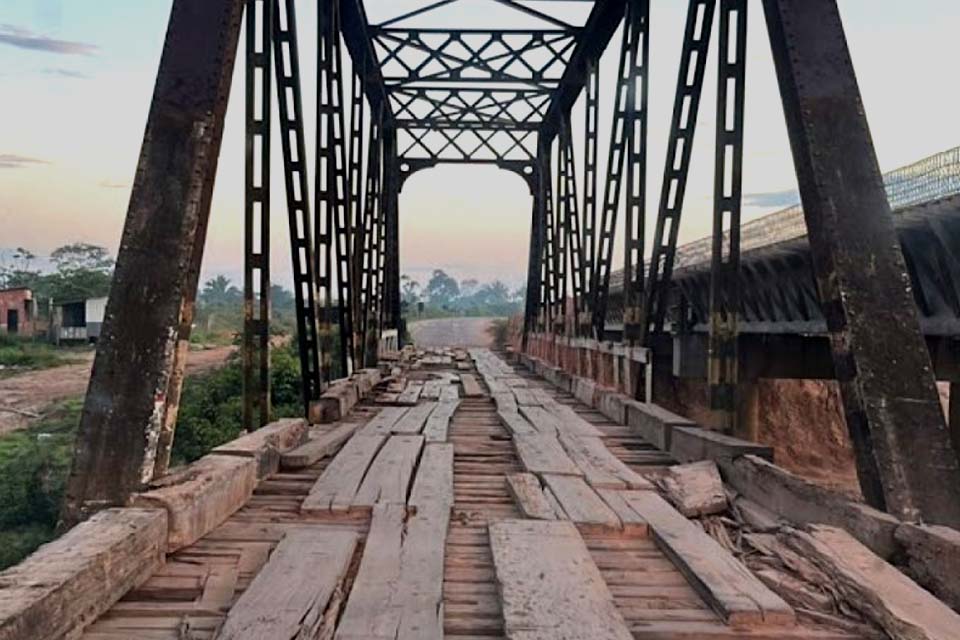 Ponte do Araras em situação precária oferece grandes riscos aos condutores de veículos