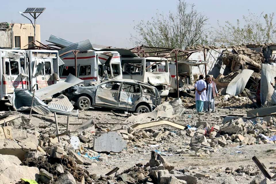 Explosão de carro-bomba no Afeganistão deixa mortos