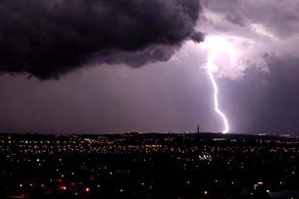 Inmet emite alerta para tempestade com chance granizo em SP, MG, RJ e PR