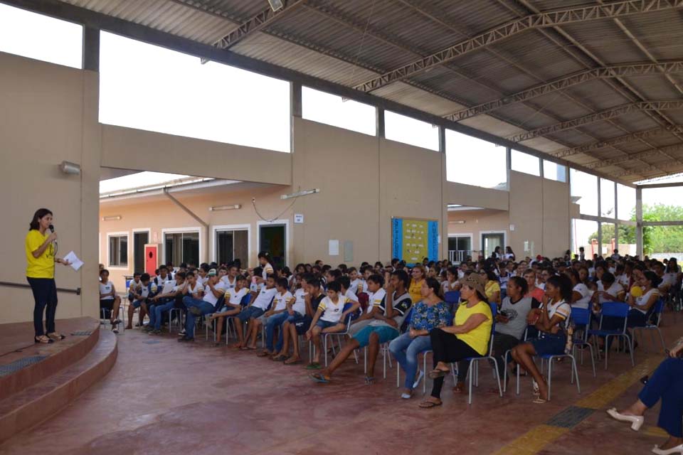 Estudantes do Garimpo Bom Futuro recebem palestra sobre prevenção ao suicídio