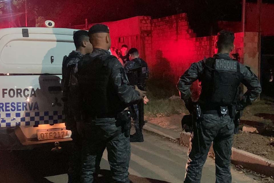 Adolescente é encontrado amarrado e morto a facadas em residência