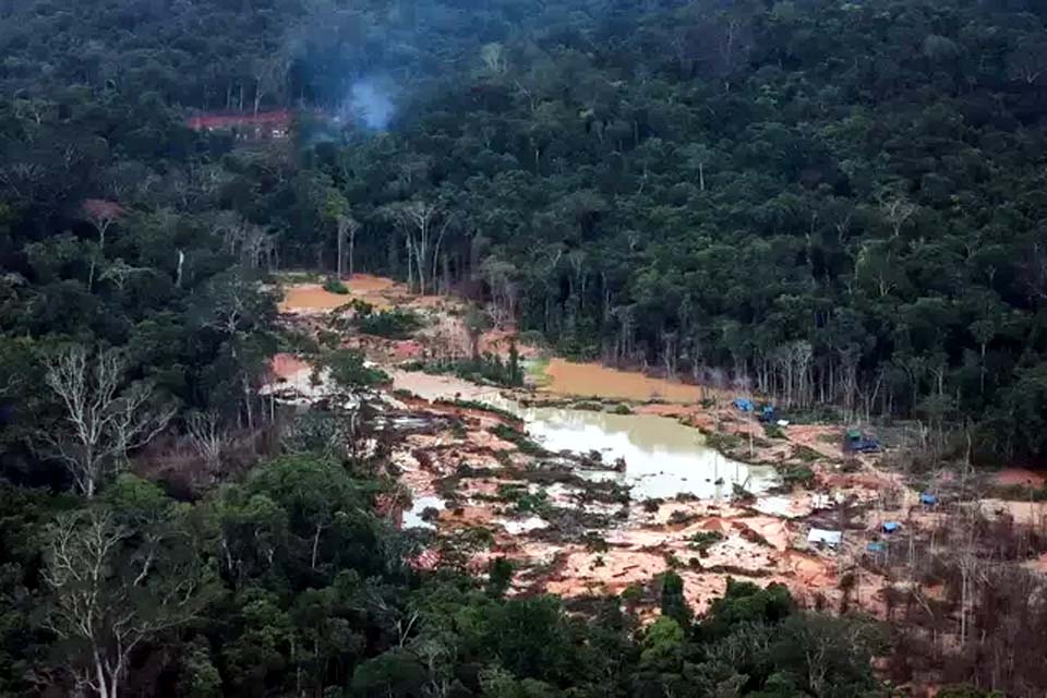 Garimpo legal na Amazônia: uma balsa rende até R$ 1,16 milhão ao mês