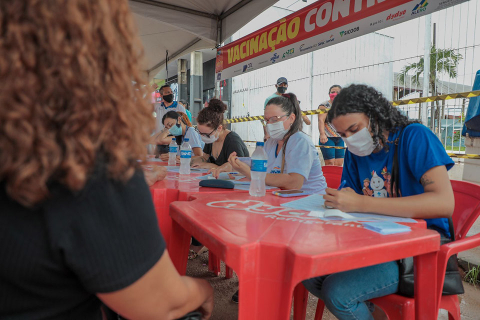 Vacinação contra a covid-19 é ofertada durante evento comercial na zona Leste de Porto Velho