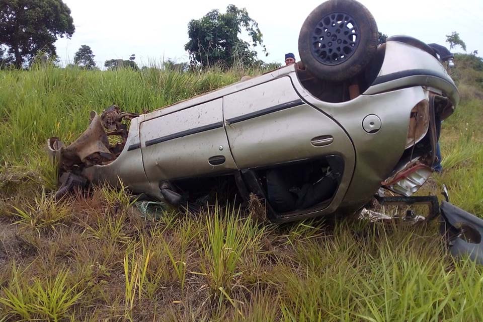 Motorista de 53 anos morre após carro capotar na BR- 429