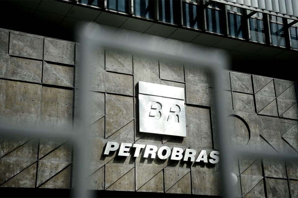 Polícia Federal investiga crimes de corrupção contra Petrobras