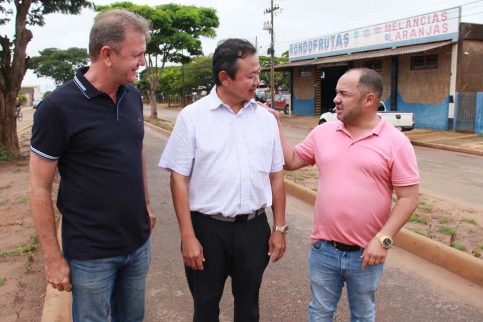 Fruto de emenda parlamentar do deputado Luizinho Goebel, obra de iluminação da avenida Melvin Jones é concluída